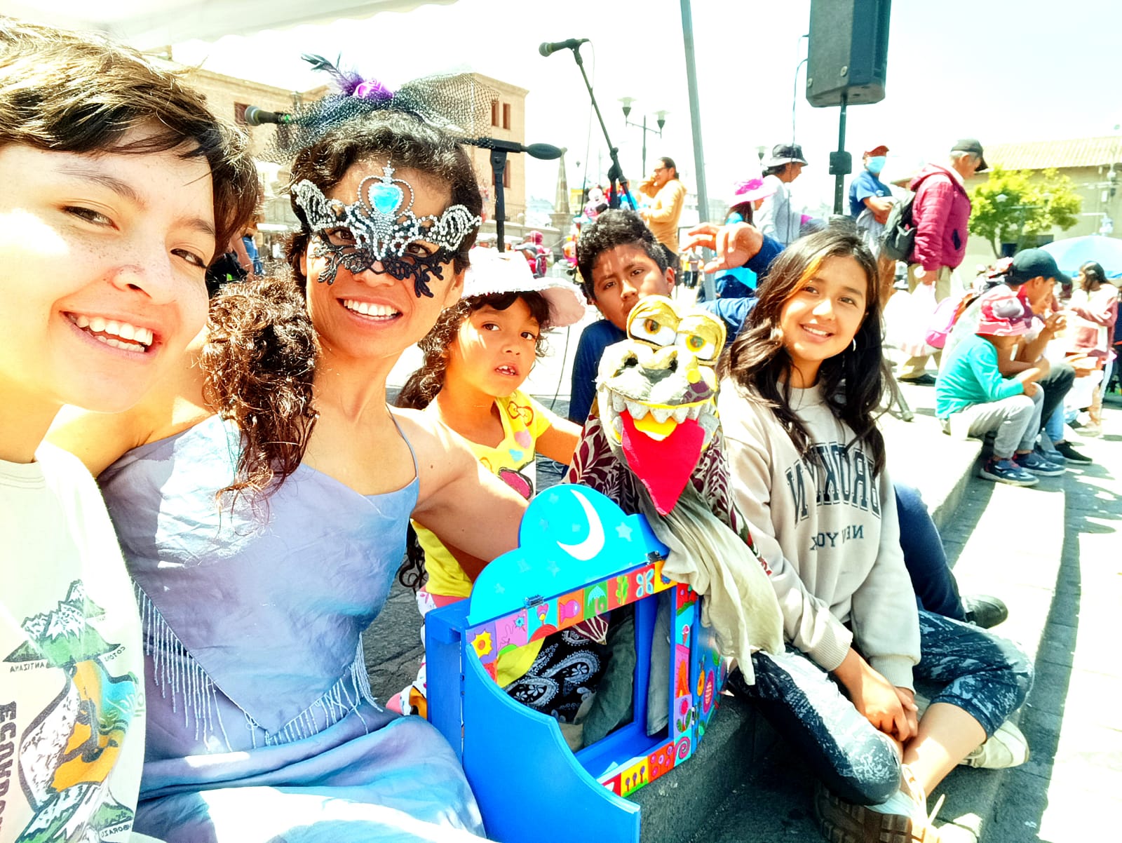 Equipo RedArte en acción — animadores profesionales de eventos y fiestas en Ecuador